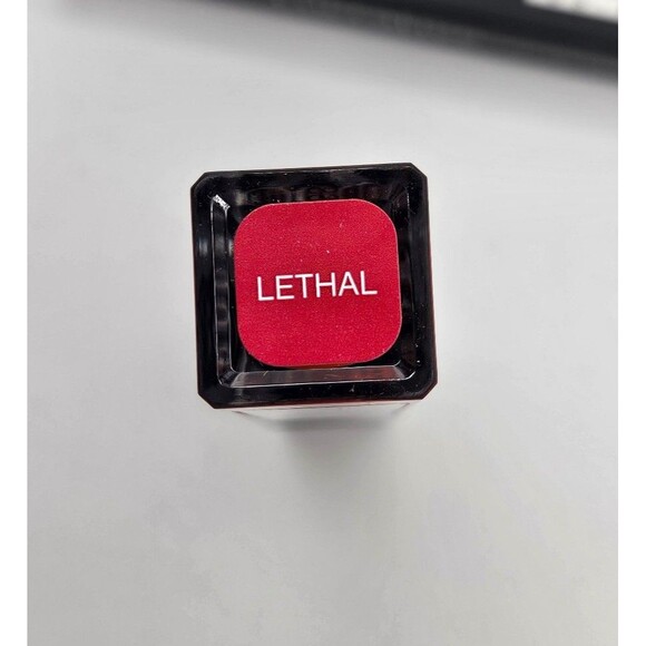 Younique Moodstruck Minerals Lucrative Lip Gloss Lethal New in Box - Picture 6 of 6